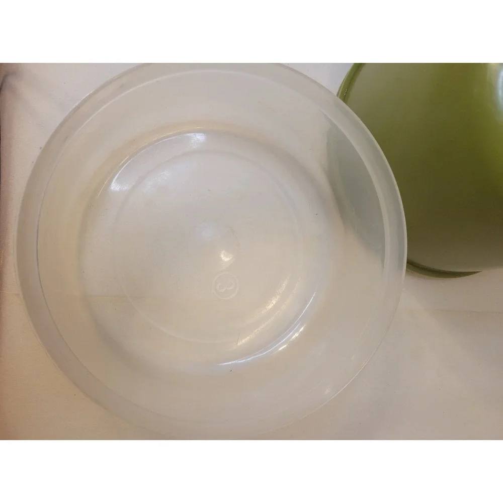 Vintage Rubbermaid 8 Cup Green Mixing Bowl & 1.5 Qt Servin Saver Container Set